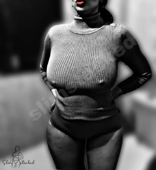 What is the first thing you noticed in me in this picture?