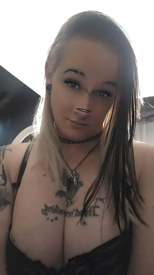 What would you do first if you found out your date has a girldick?