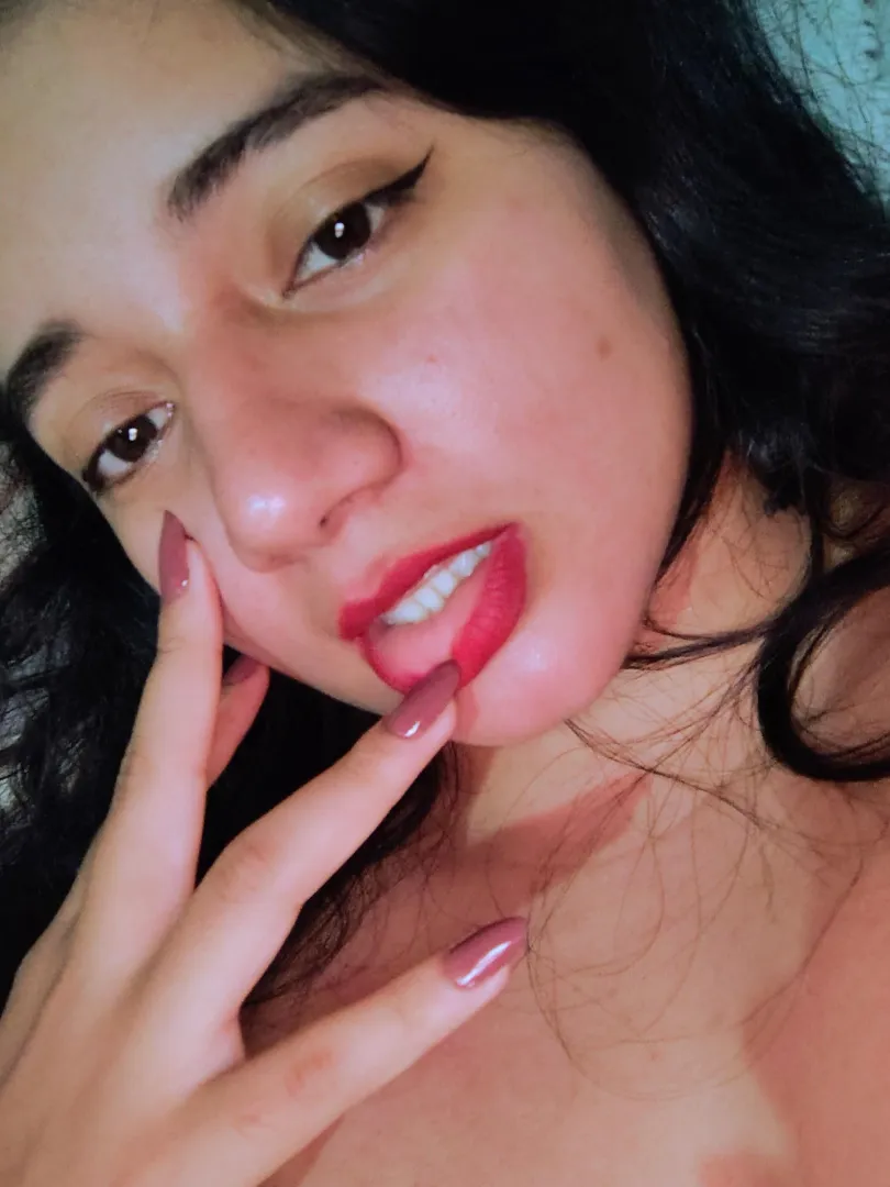 What would you do if you had these sexy red lips near you?