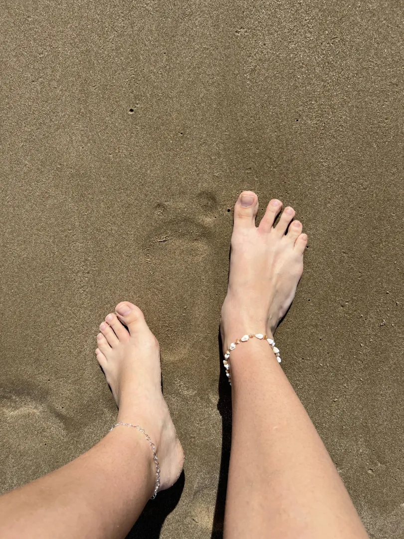 What would you do if you saw my feet on the beach? 