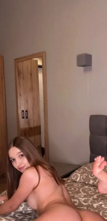 What would you say if we locked eyes? snapchat:madiisonsunny