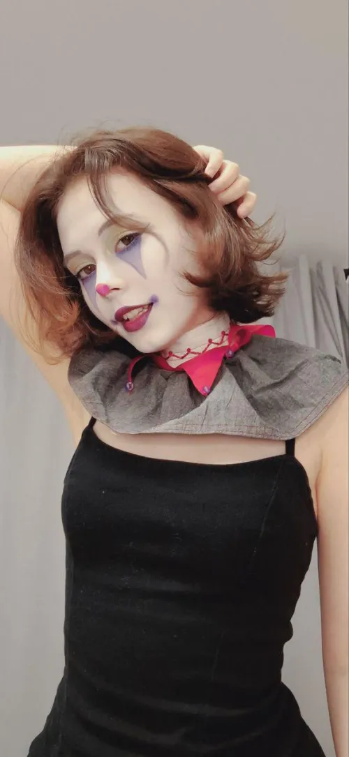 what's the wors part about playing tag with a clown?