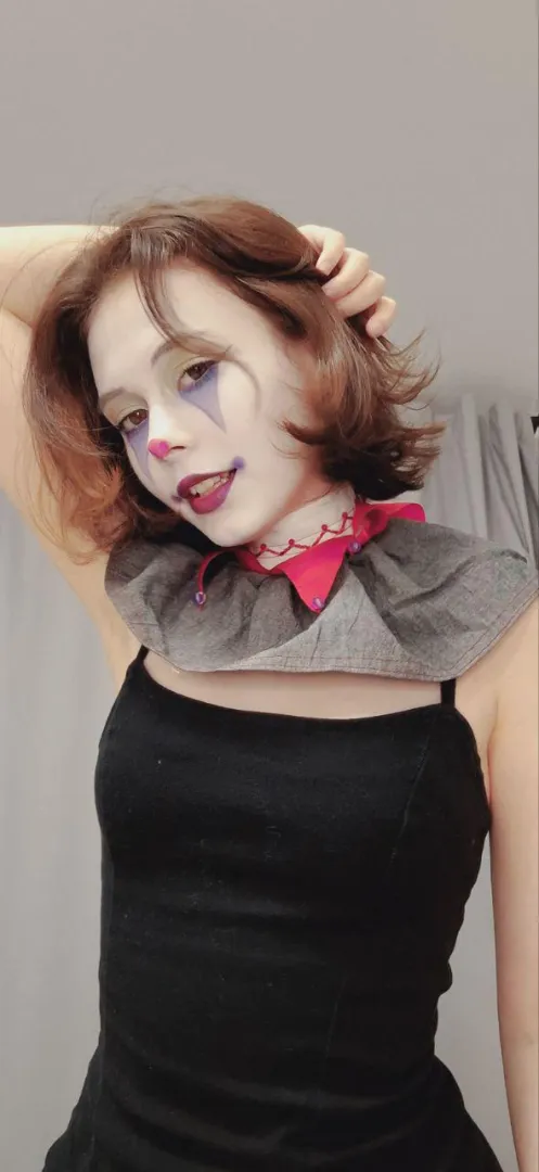 what's the wors part about playing tag with a clown?