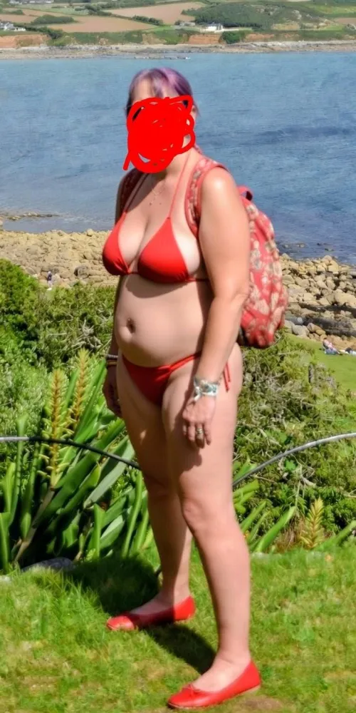 When the weather is cold and wet I need reminding of summer