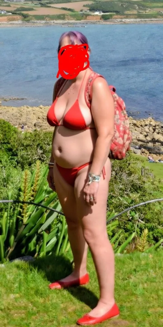 When the weather is cold and wet I need reminding of summer