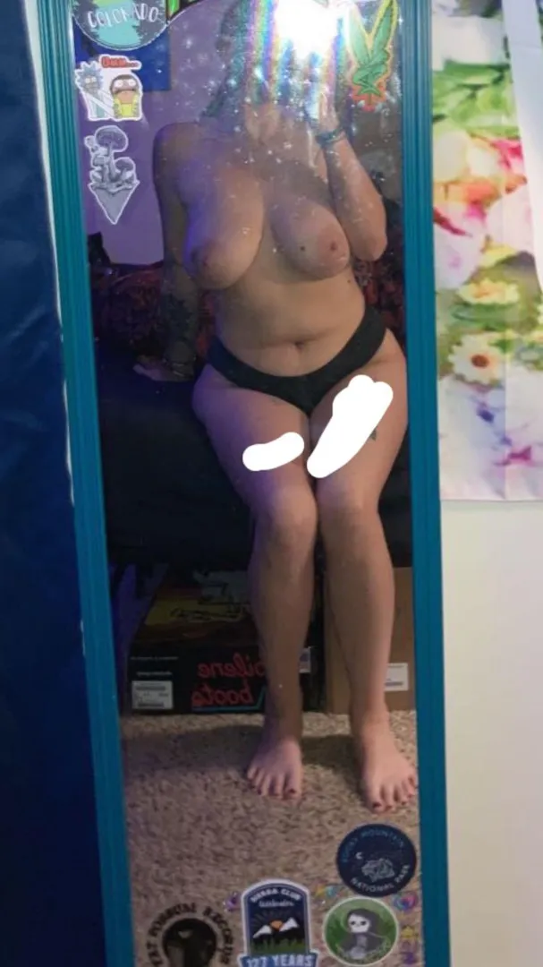 Where are girlies that wanna play?   (oc)