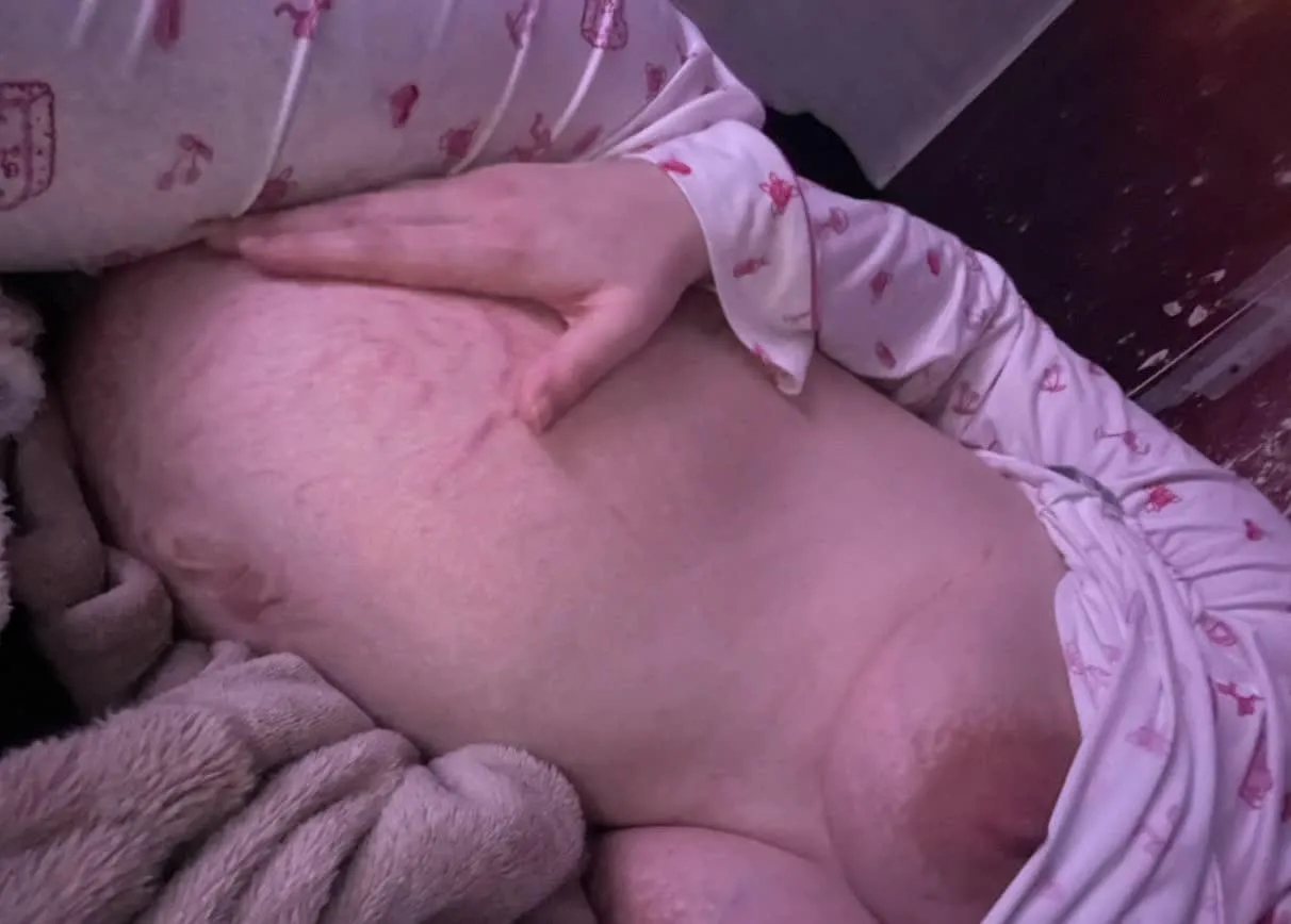 Which gets your dick harder: my bump or my pregnant tits