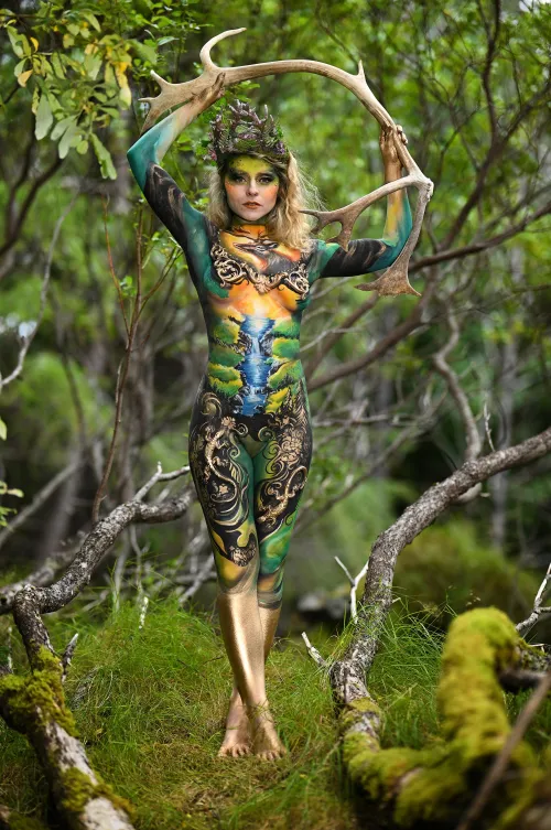 Whisperer of the Wilderness bodypainting in the Icelandic forest. Took over 7 hours to complete front and back (photo and videoclip)!