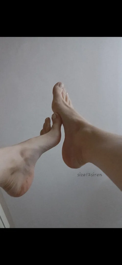 White toes in the air