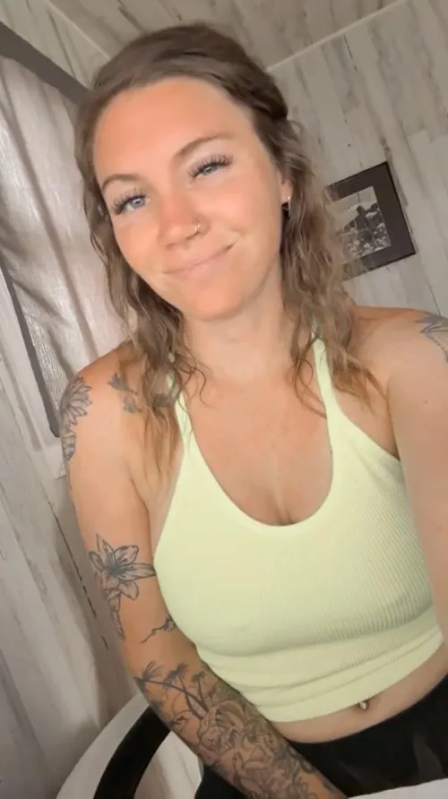 Who can go 3+ rounds with a blonde girl like me?