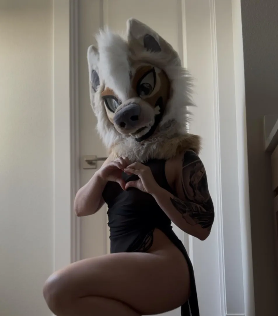 Who doesn’t like a little bit of nip showing in a dress? [OF: SageIsATrout]