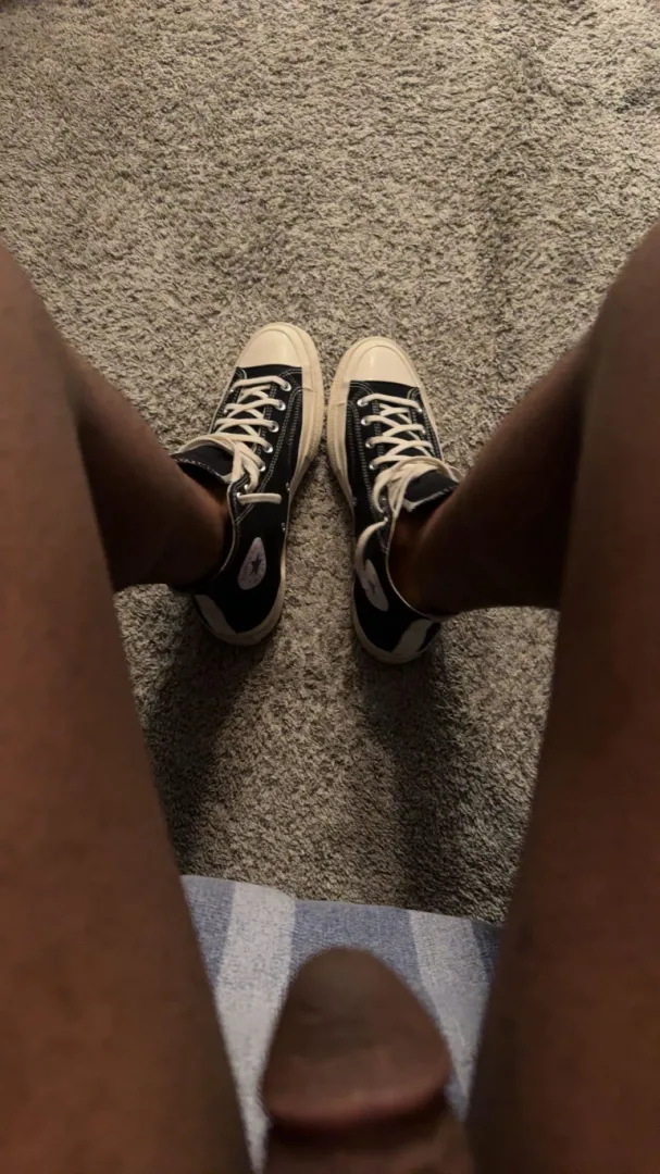 Who doesn’t love black converse?