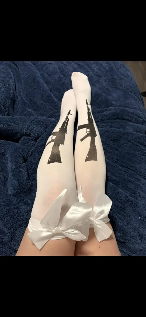 Who likes knee highs  [f]