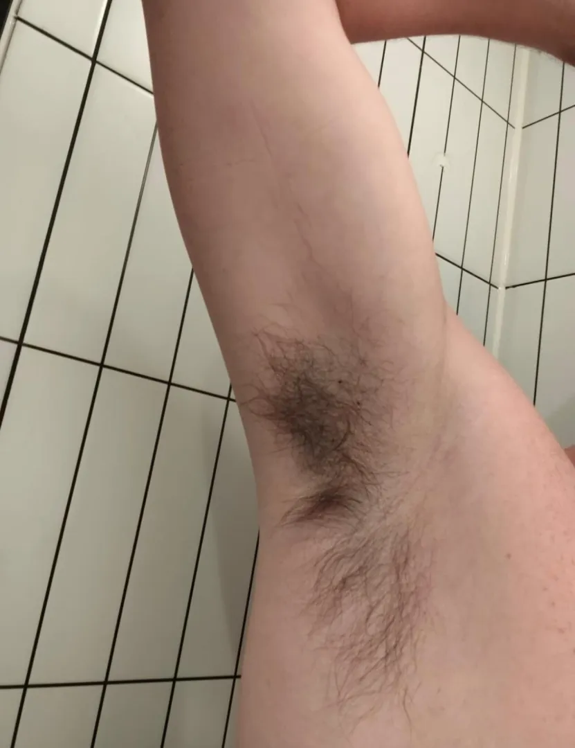 Who wants to feel my sweaty armpit hair on their tongue?