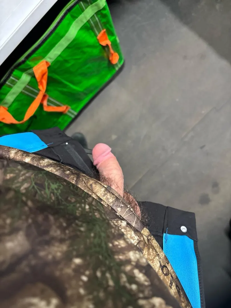 Who wants to jerk together on FaceTime