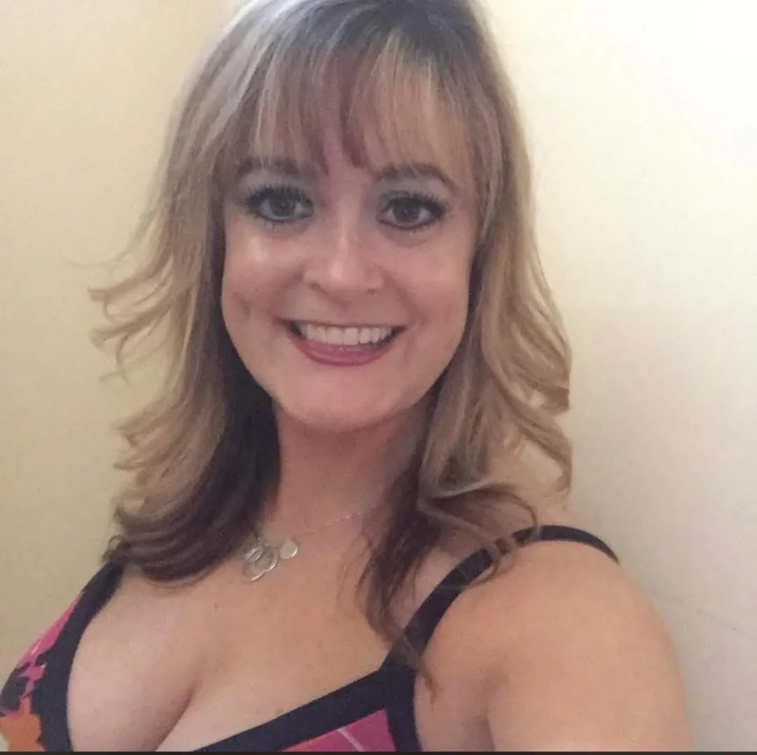 Who's dated this Lexington MILF ?