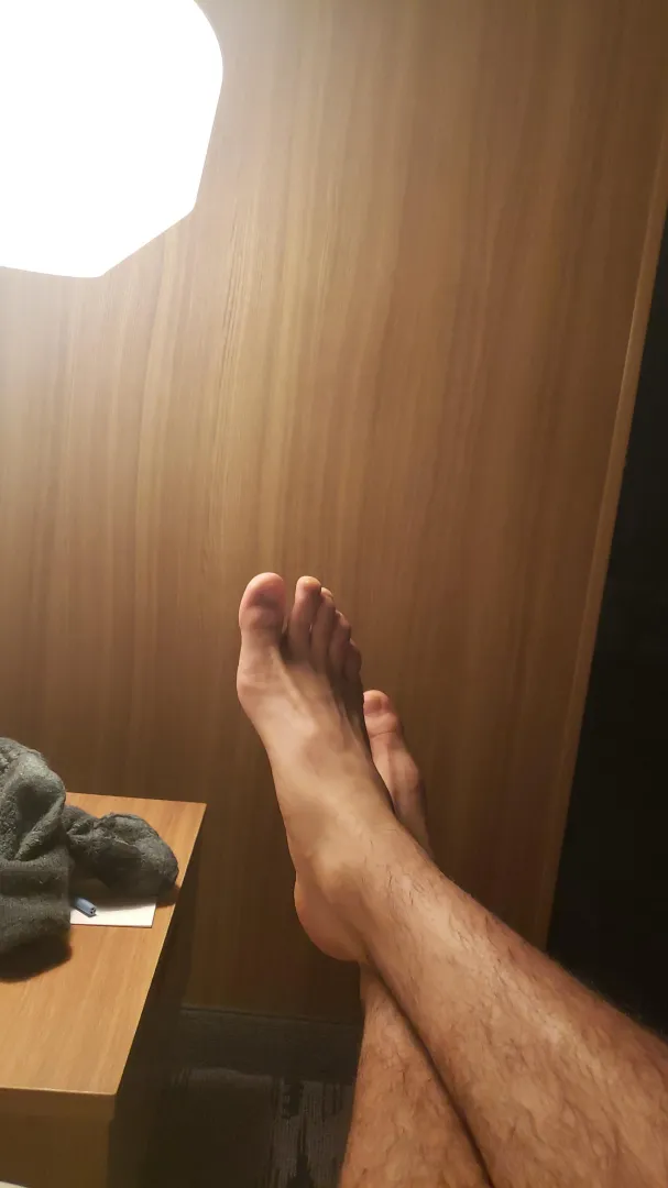 Who's kissing my toes