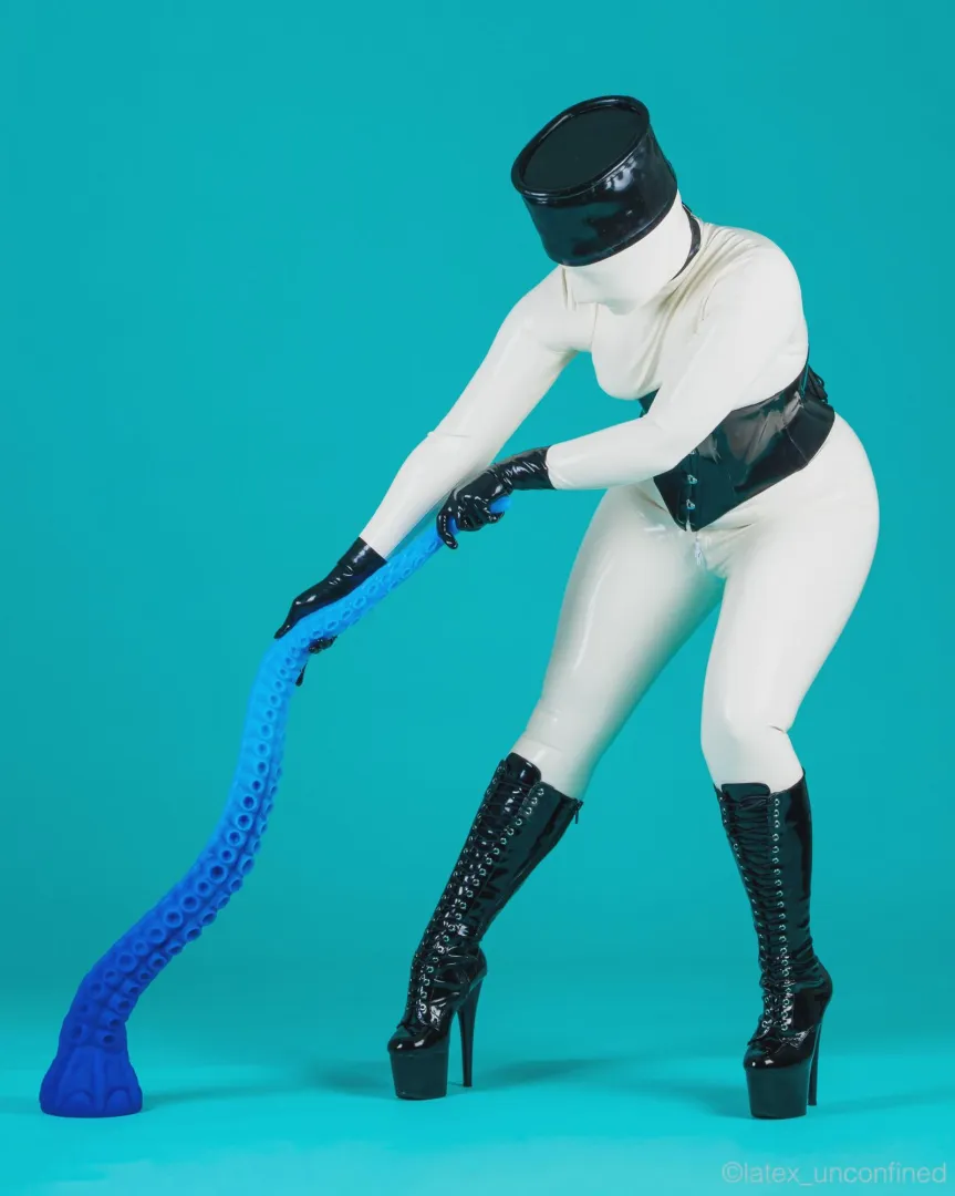 Who’s winning this fight? ⚔️ Credit: @ltx-unconfined.bsky.social