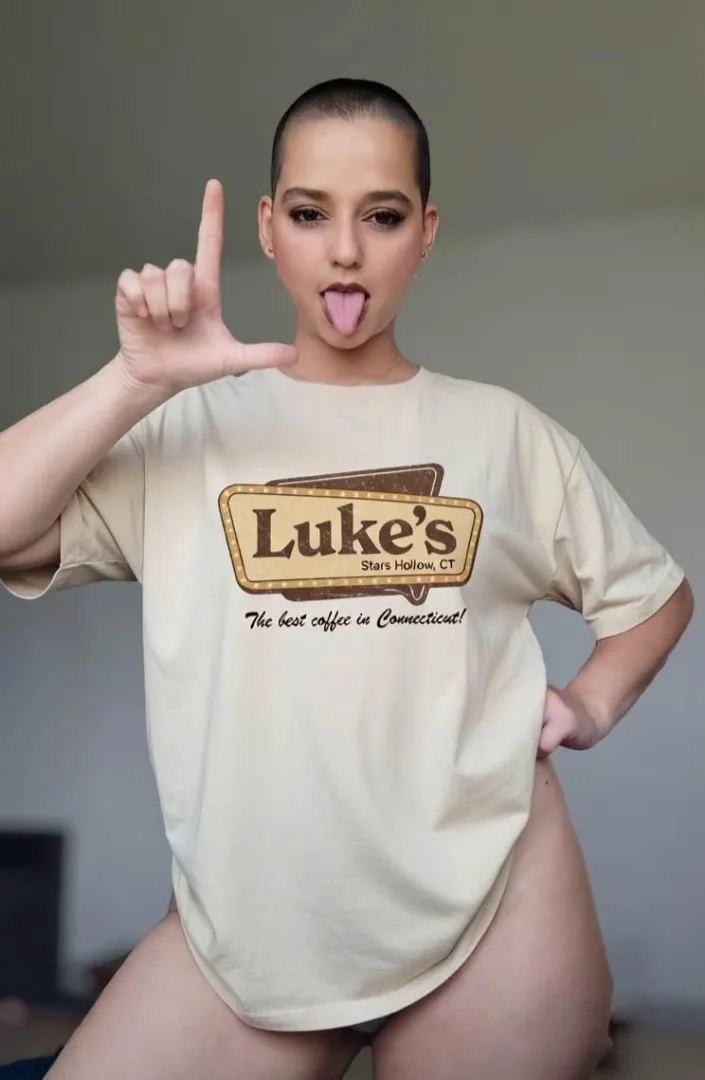 Why would I want a sugar daddy when I can have it all for nothing??? I love having subs, pets, simps!!!