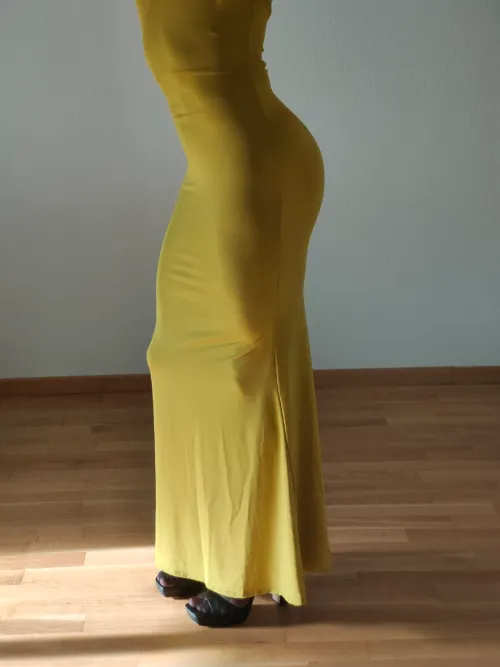 Wie gseht min arsch us ih dem Kleid?