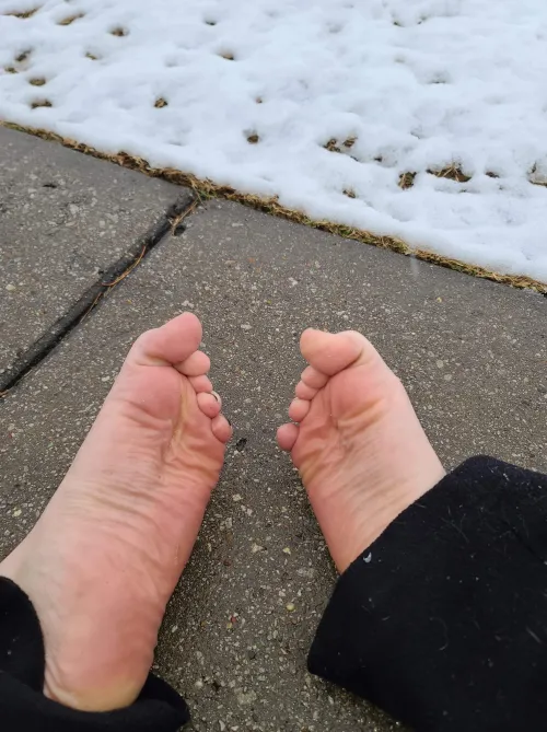 Wife showing off those Thicc warm soles on a cold ass Texas day