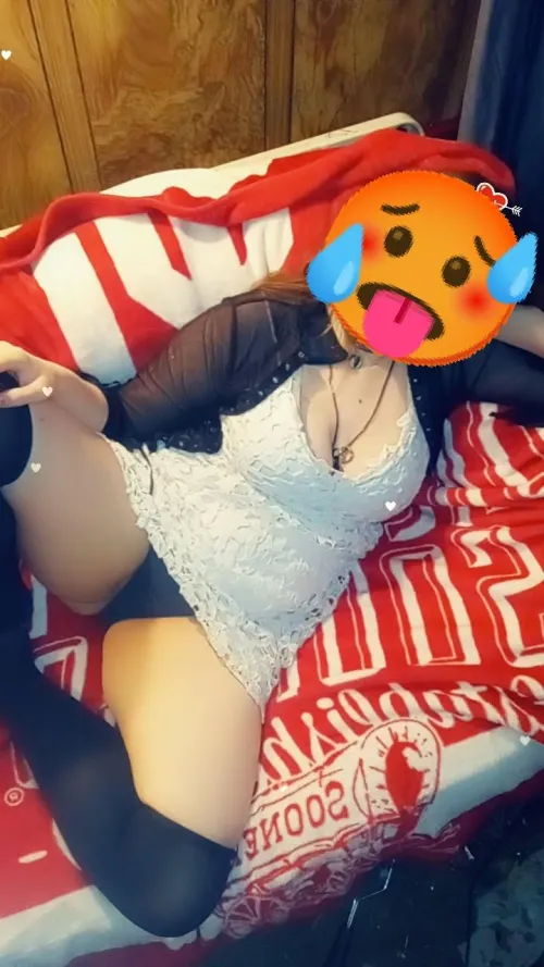 Wifey wants a 3way tonight, shoot me a dm [MF4F]