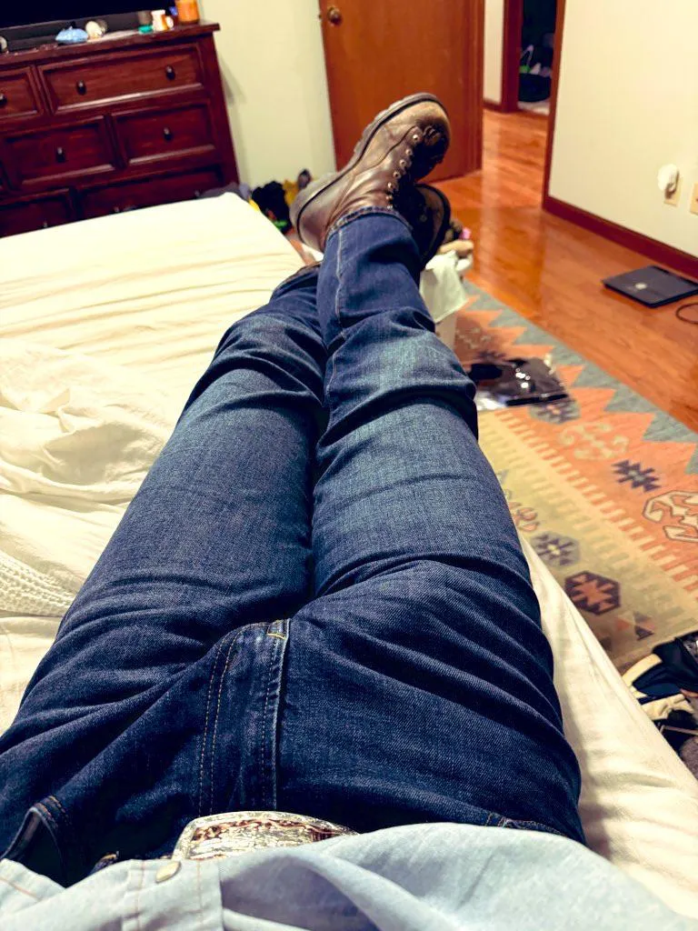 Will come help me with this buckle? I’m really tired after a long day at work.