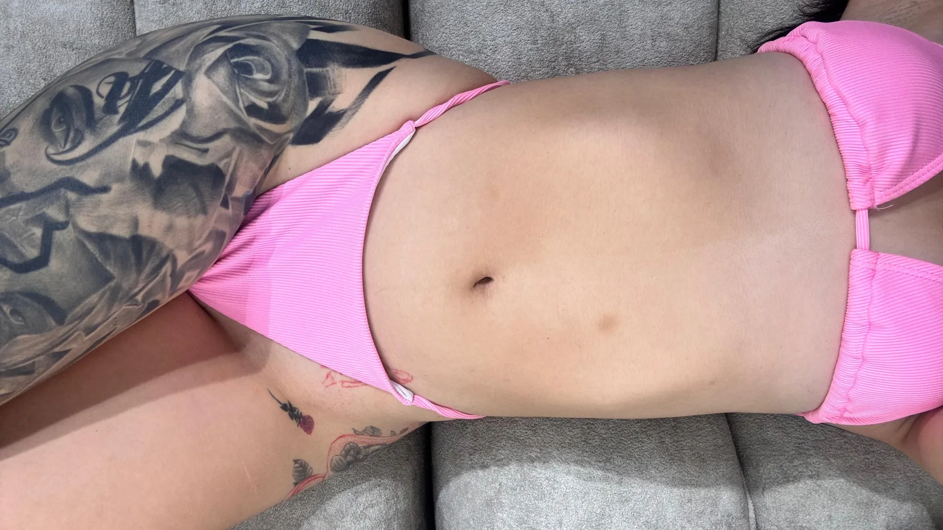 Willst du der Mann sein, der mich entjungfert? Ich will es von dir.