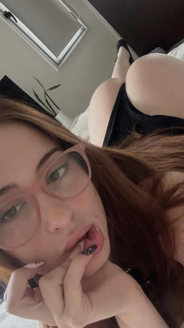 Wine talking rn, who can host? talk on lnsta:.moonyvoxi'.