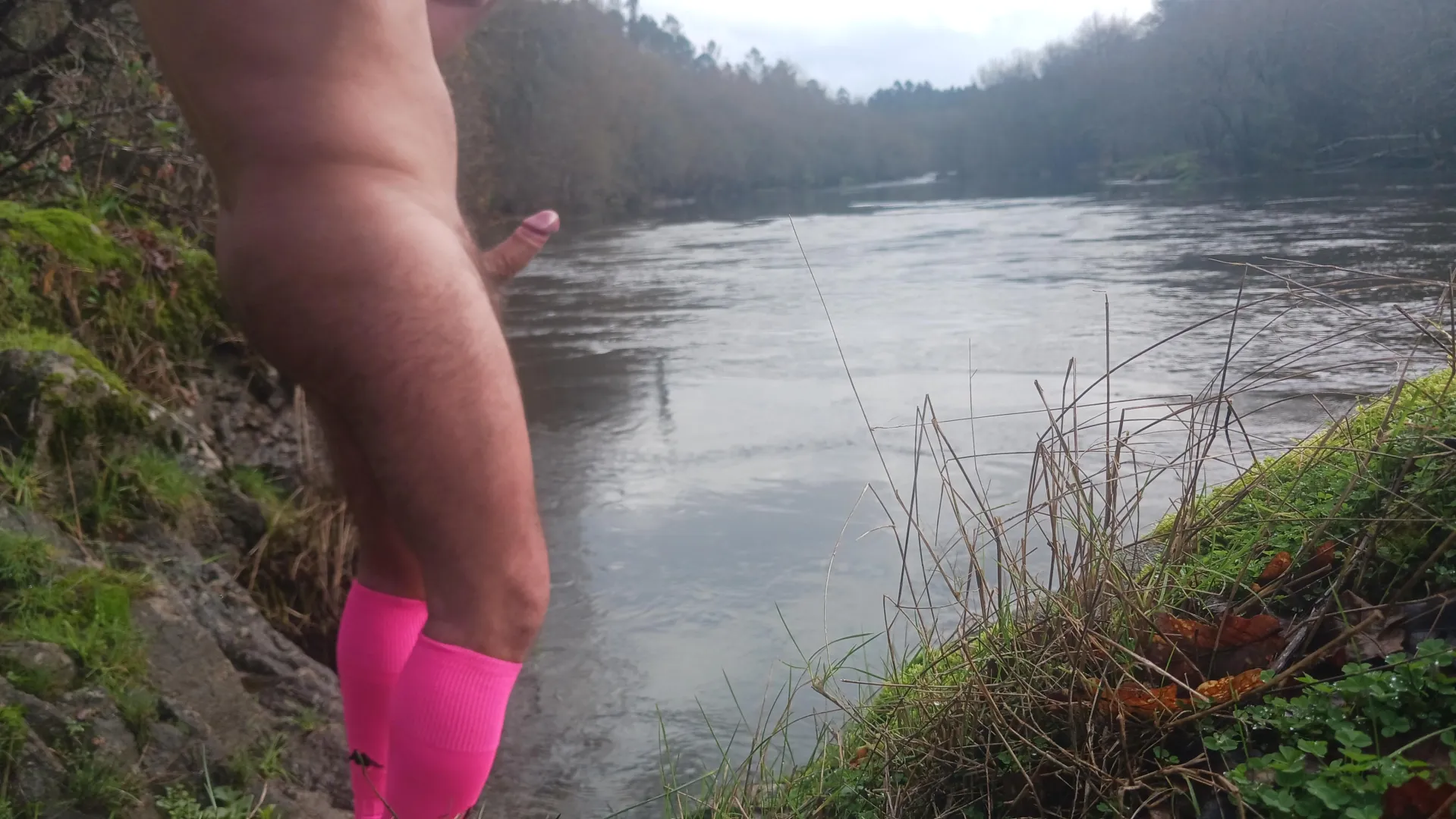 Winter boner nudism in the river
