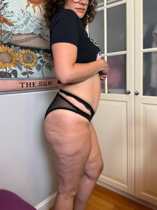 Wish your cum was dripping down my housewife thighs