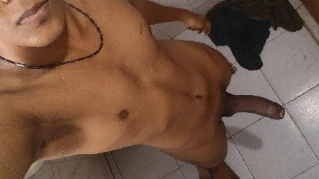 Woke up with a rock hard boner😉mind helping me💋