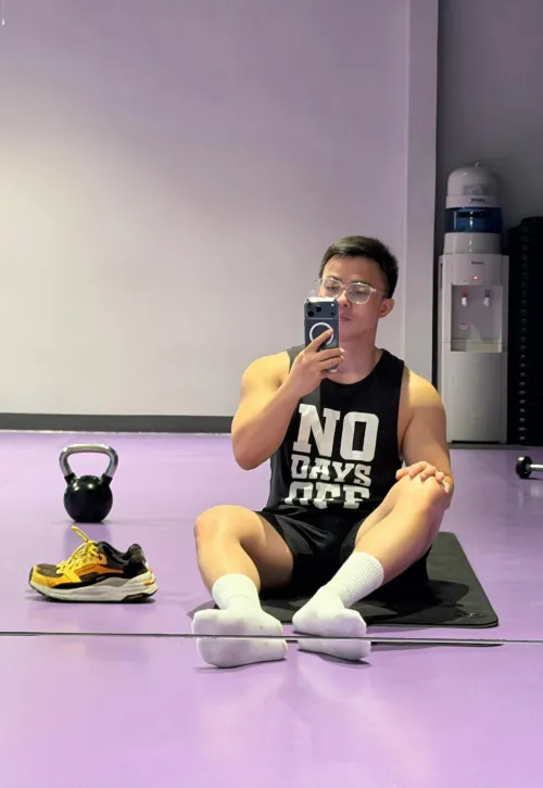 Worn all day. The scent stayed.