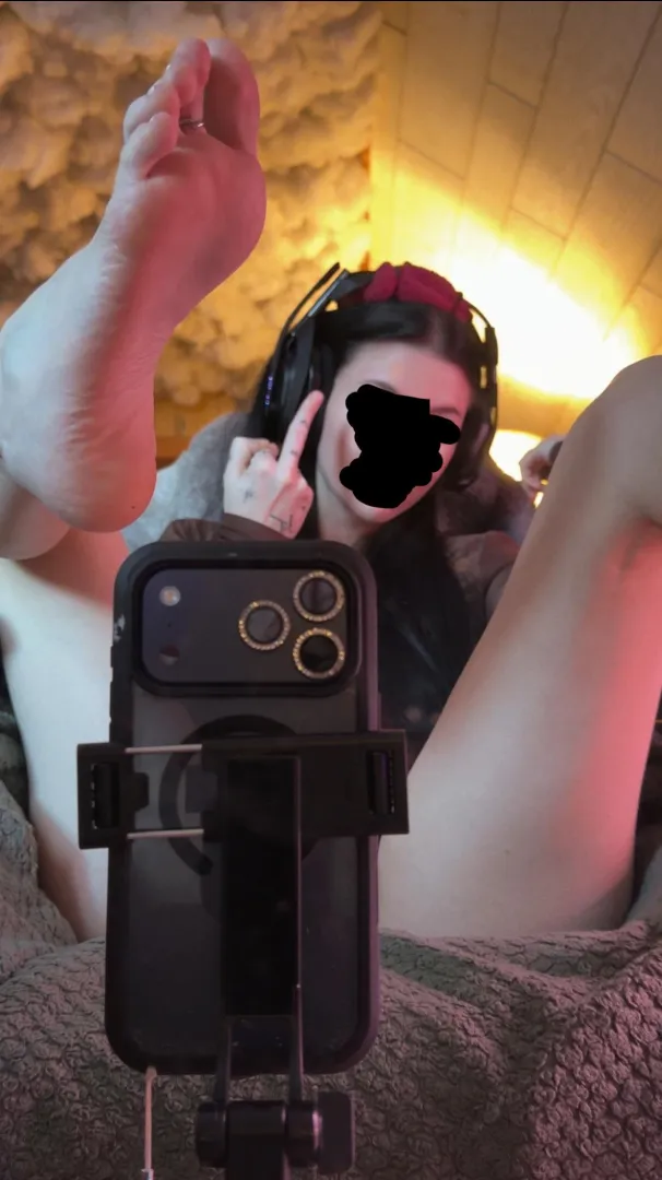 Worship this finger like the loser you are