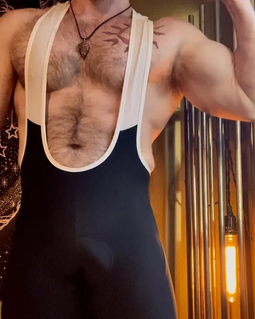 Worship this musky muscle pit