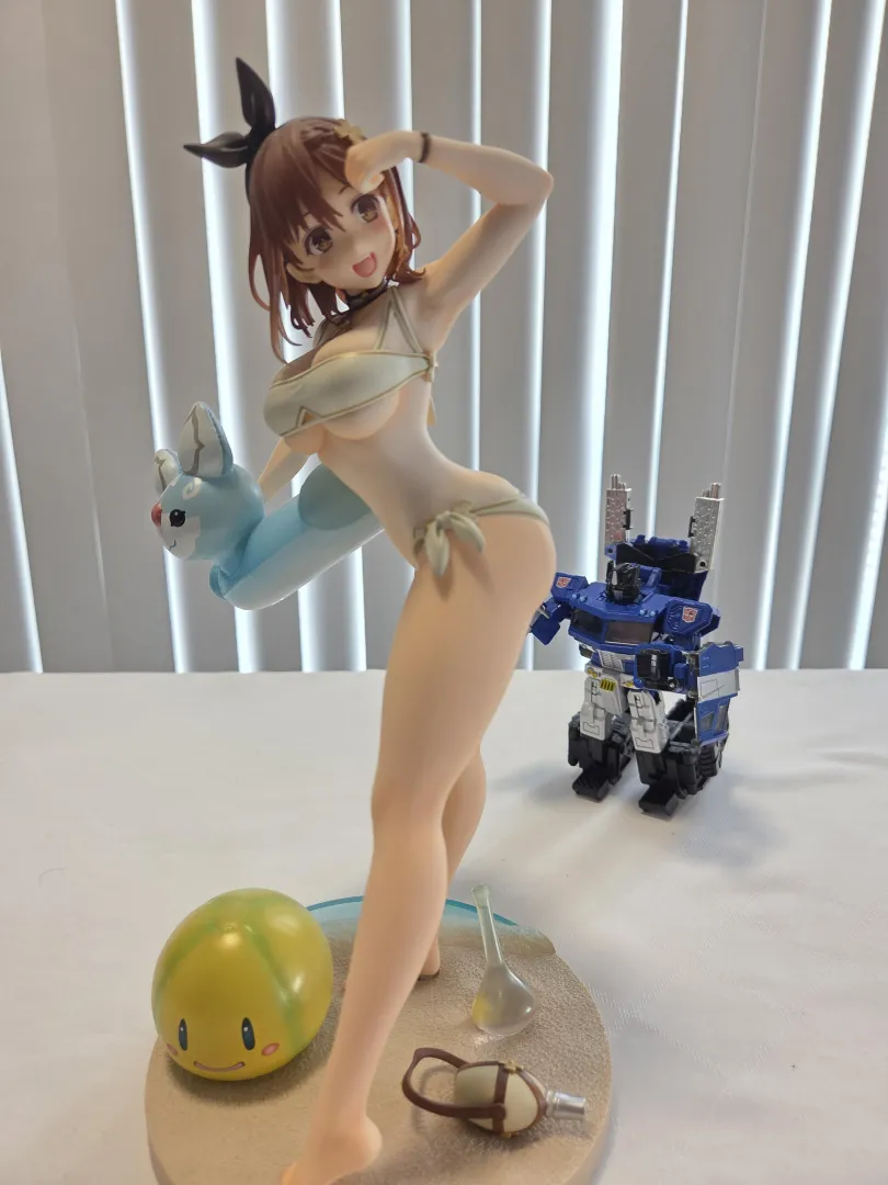 Worshipping the thighs of Ryza's figure