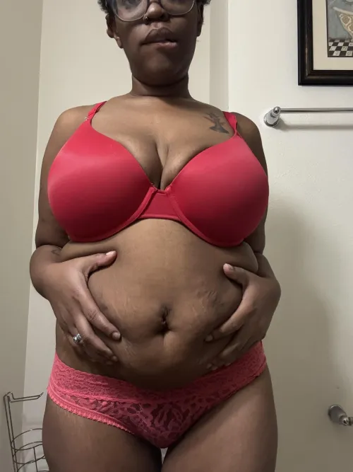 would Daddy kiss my belly? 