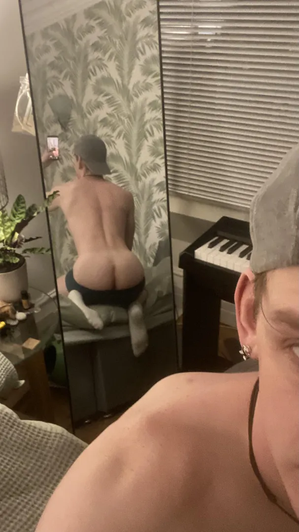 Would love to see you slap it   onlyfans.com/dxnnyboy