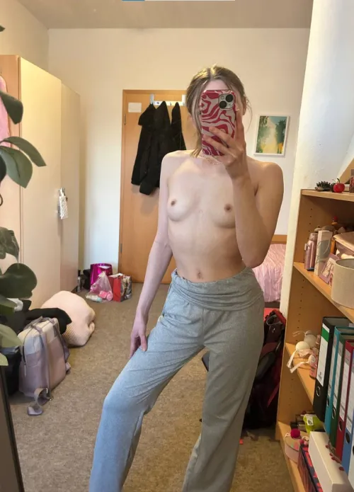 would men actually date a girl with small tits?