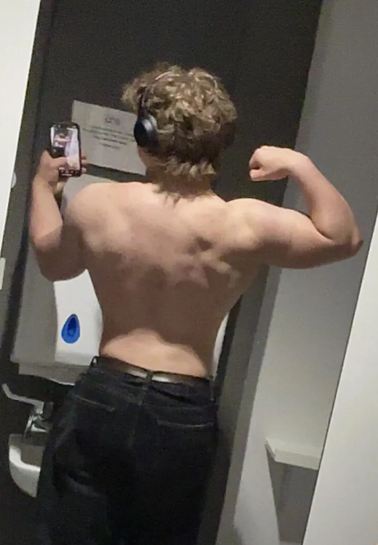 Would this be a nice view to have while you give me backshots?