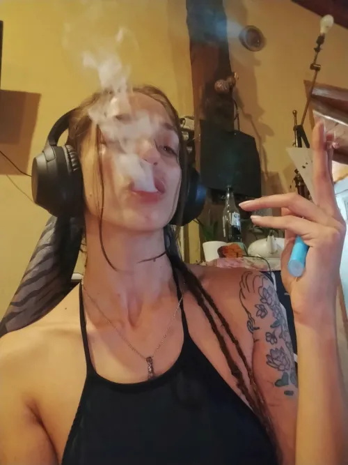 Would u eat me out while i smoke ur weed or nah