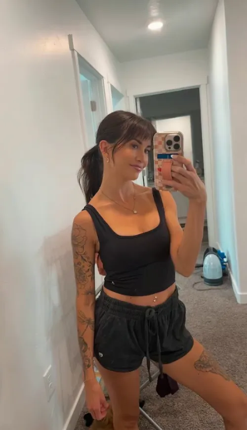 would u jerk off to my nudes if I sent u some? be honest