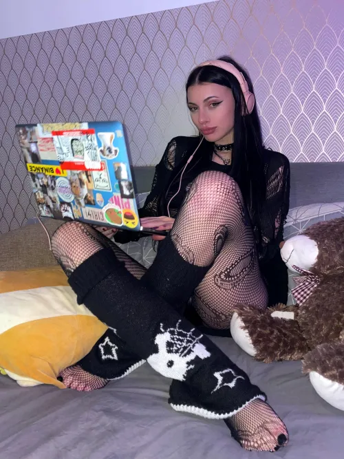 would u let me sit on ur face while i play cs?