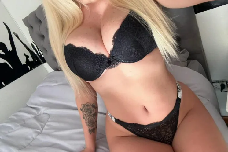 Would u roll the dice and say hi if you saw me like this 19 [F4M]?