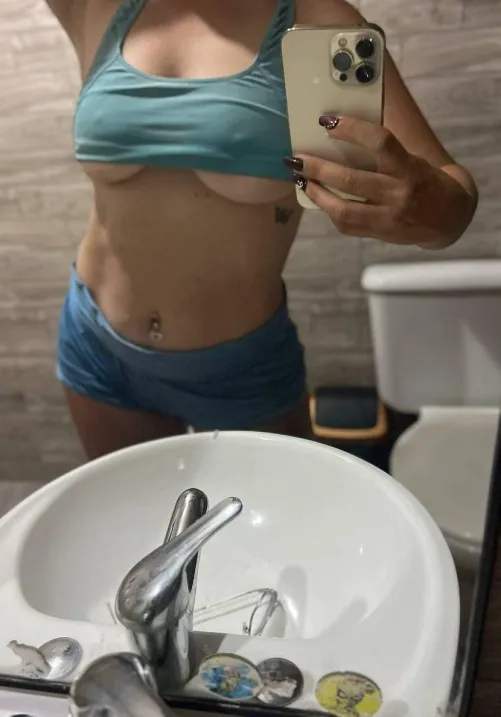 Would you accept nudies from a naughty 41yo mom?