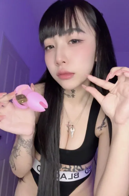 would you choose a gf who put you in a pink cage??