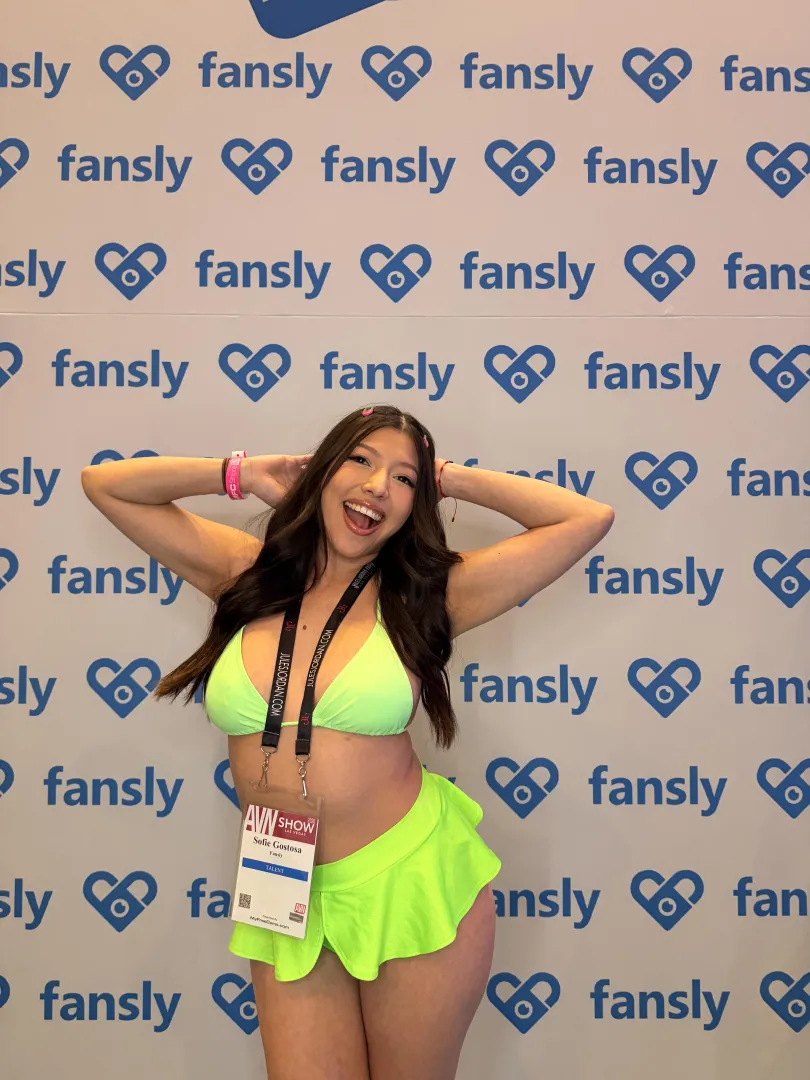 Would you come say hi to me at avn