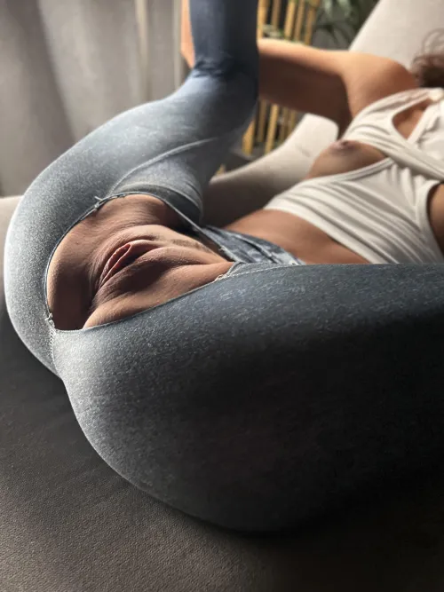 Would you come to my place to do cardio training with me?