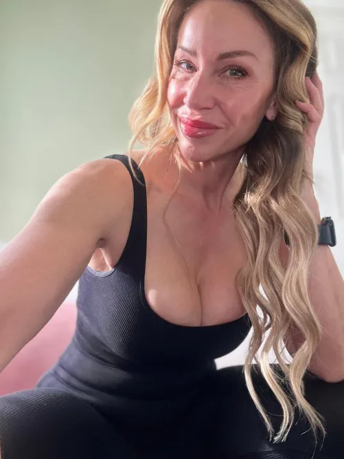 Would you dare to date a wild mom like me?