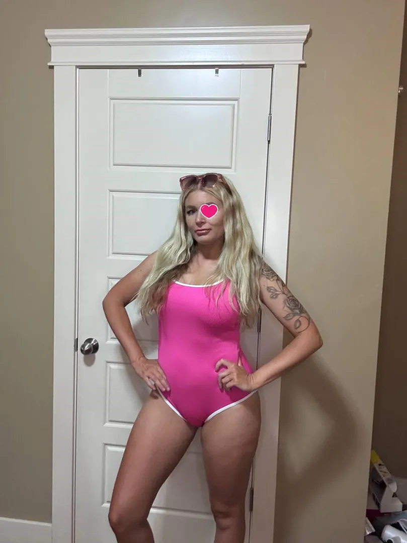 would you fuck a millenial 90s milf if i gave you the chance?